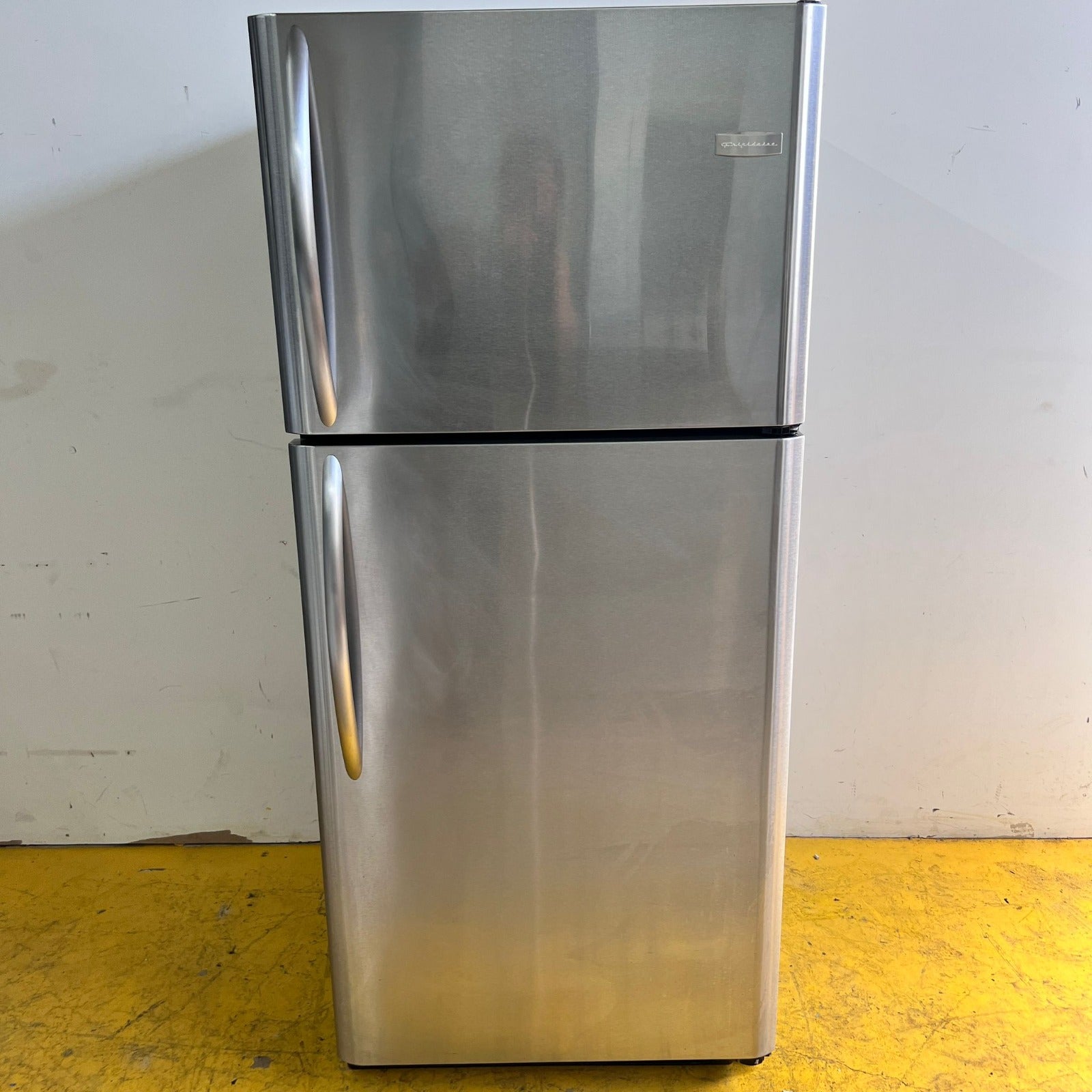 Frigidaire-Stainless-Steel-Top-and-Bottom-Refrigerator Frigidaire-Stainless-Steel-Top-and-Bottom-Refrigerator